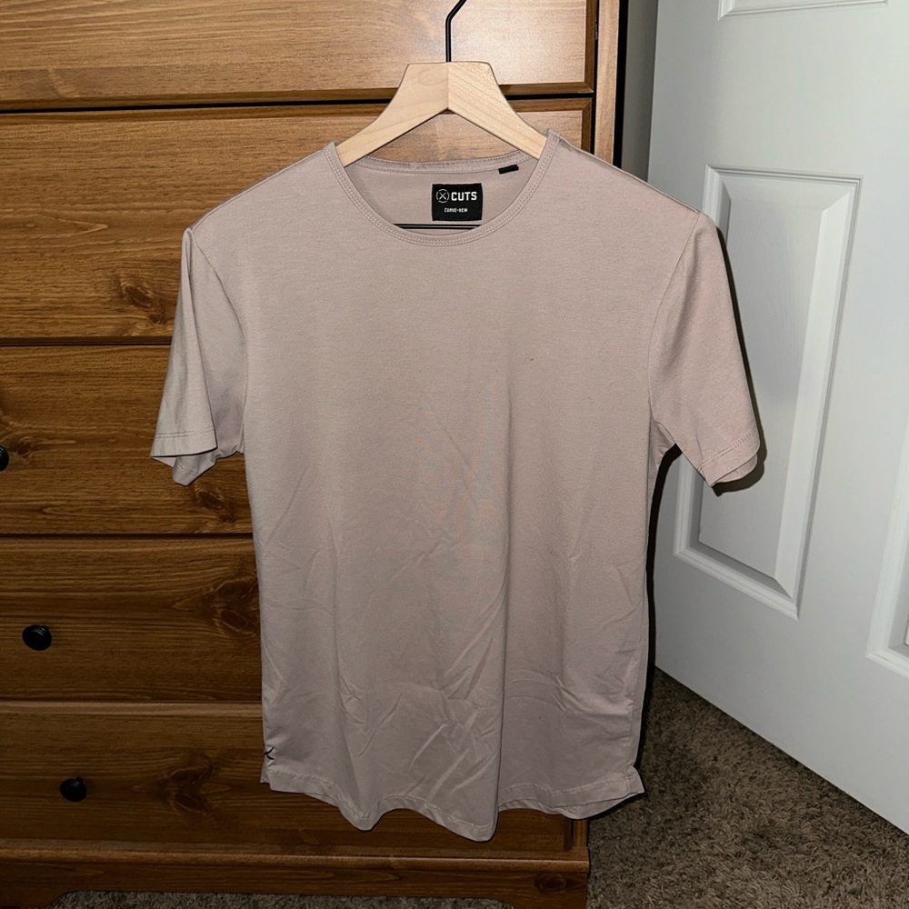 Cuts Clothing Curve Hem Pink Short Sleeve T-shirt, Men’s Size Small